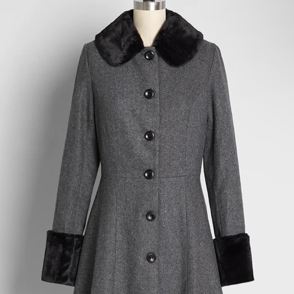VOODOO VIXEN ModCloth Air of Sophistication Coat Size 8 Grey Black Faux Fur NWT - Picture 2 of 4